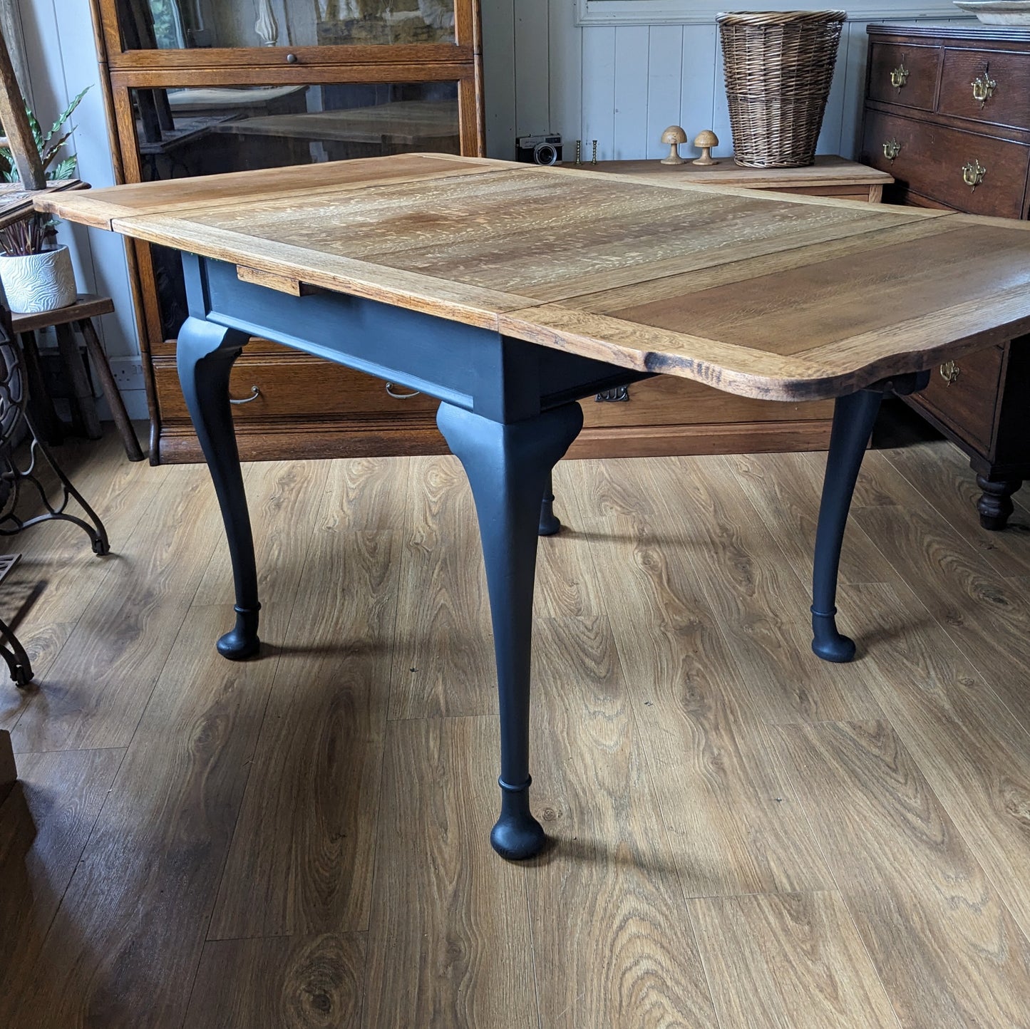 Oak Draw Leaf Table