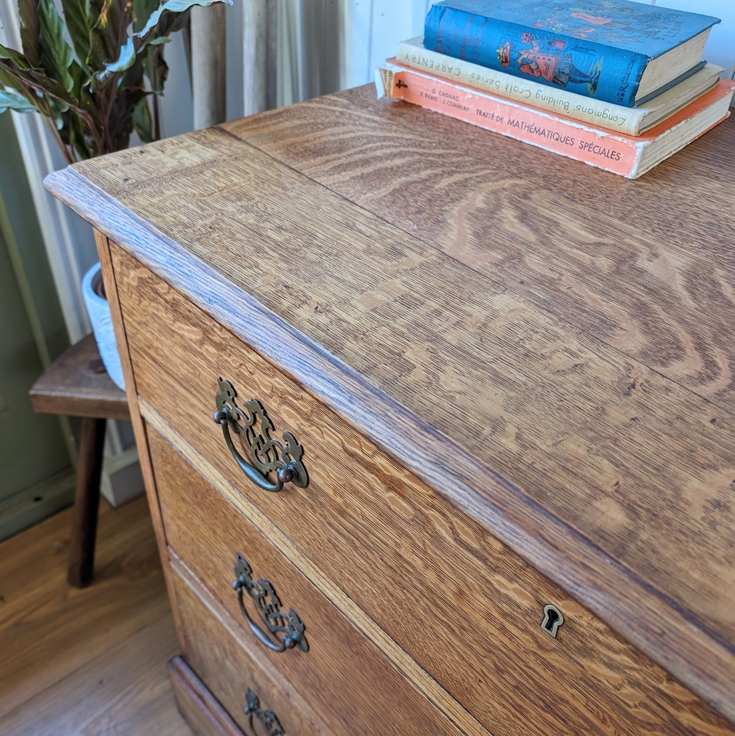 Antique Oak Chest of Drawers