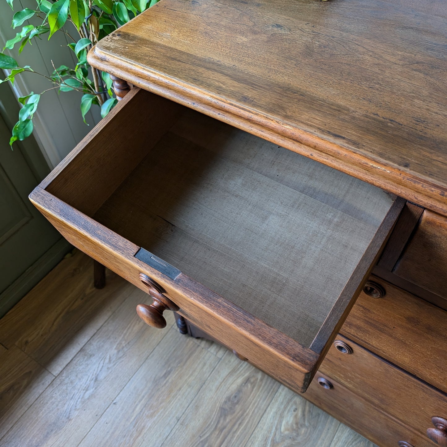 Victorian Chest of Drawers