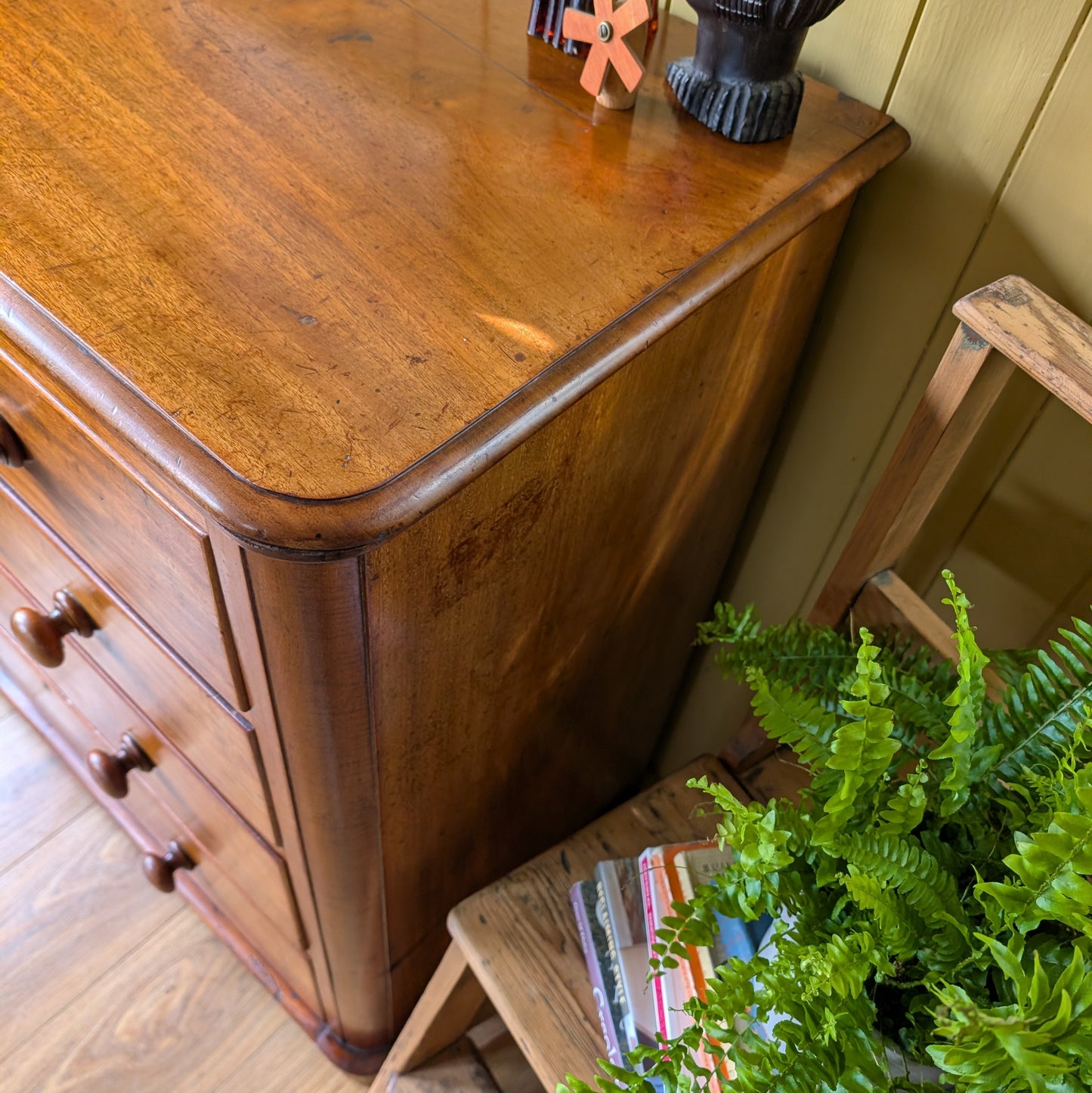Victorian Chest of Drawers