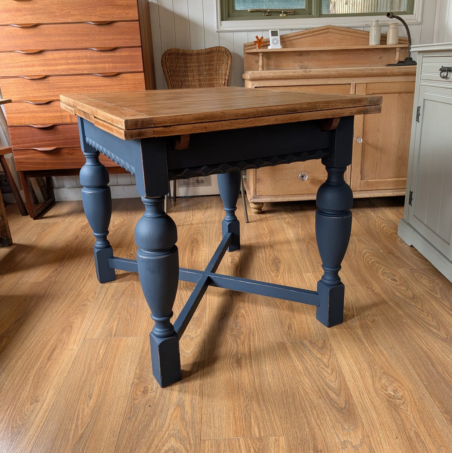 Small Oak Draw Leaf Table