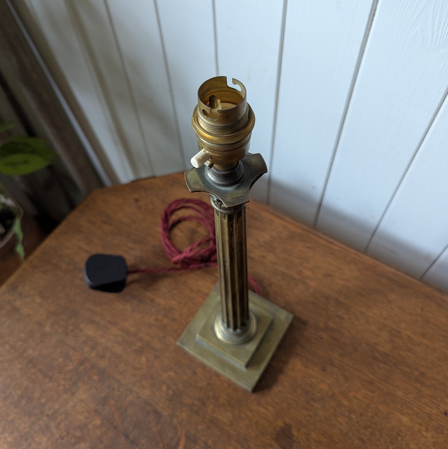 Antique Brass Corinthian Column Table Lamp