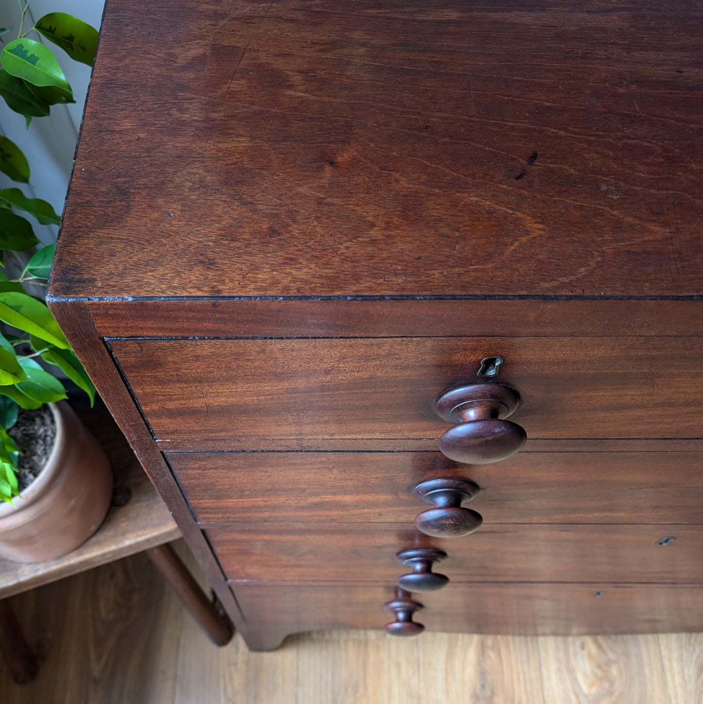 Georgian Chest of Drawers