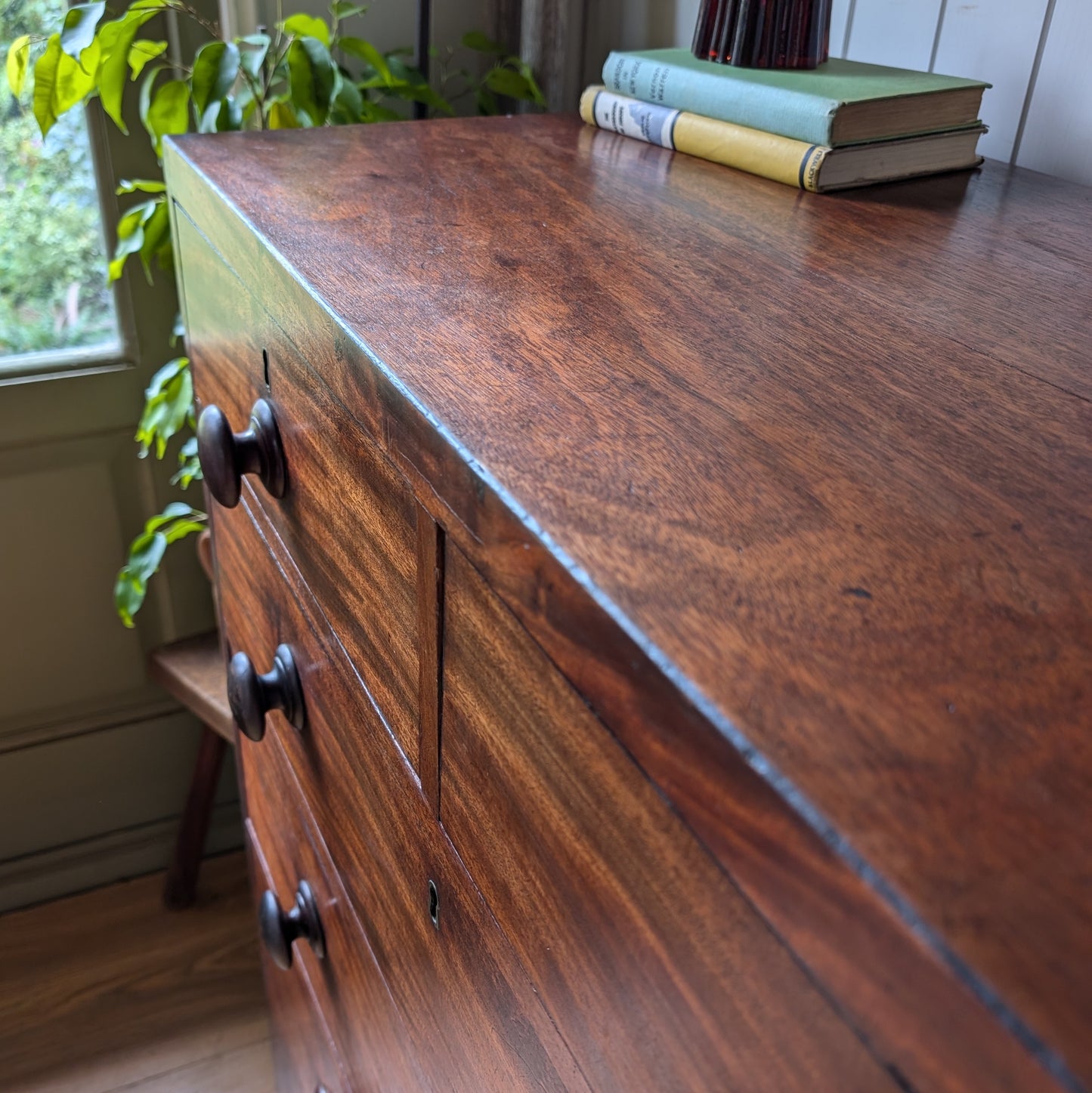 Georgian Chest of Drawers