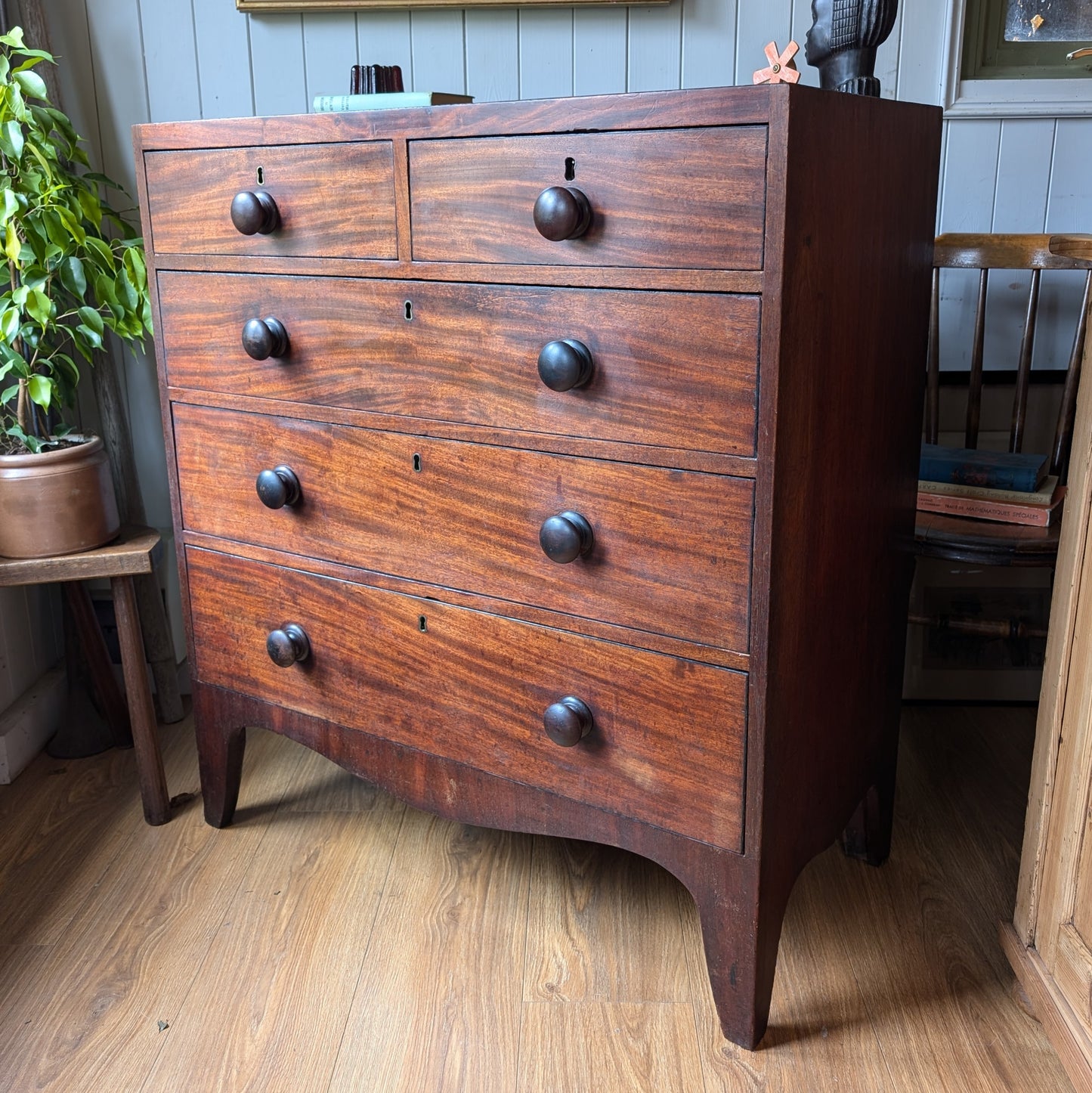Georgian Chest of Drawers