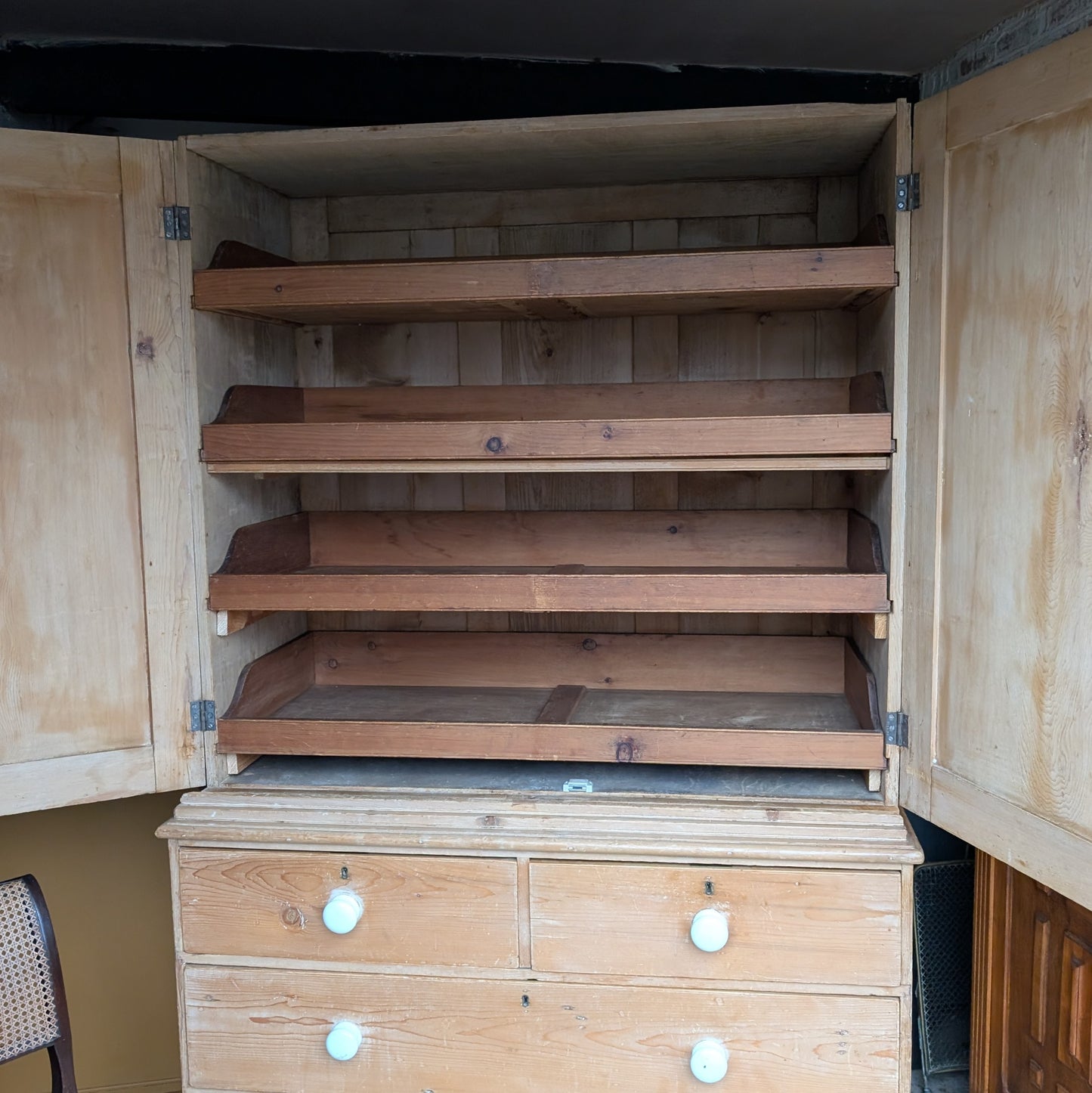 Victorian Pine Linen Press