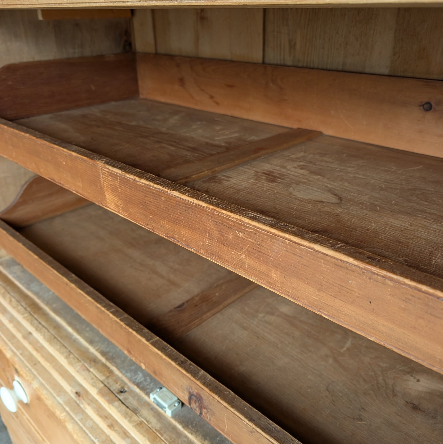 Victorian Pine Linen Press