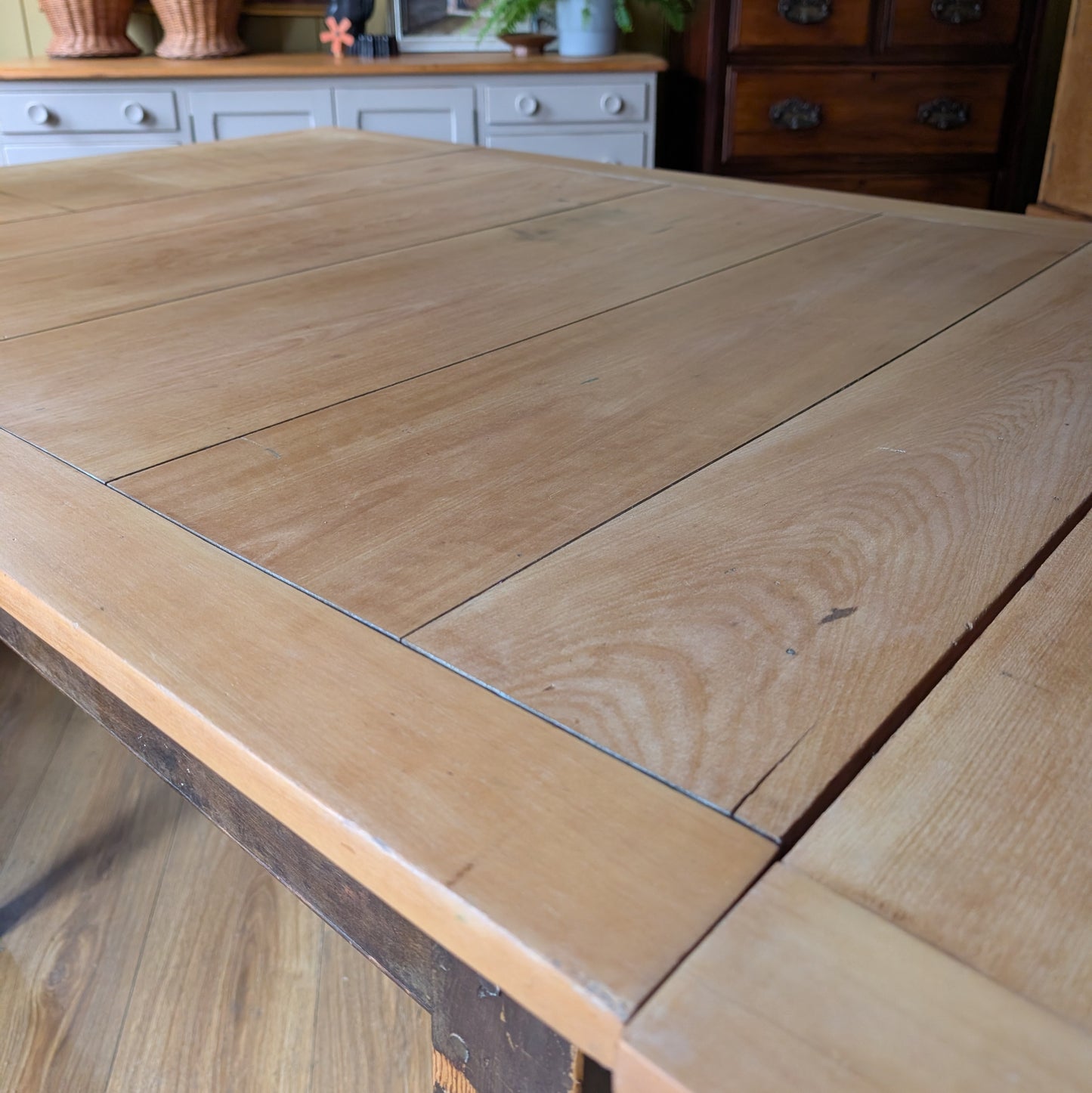 Victorian Scrub Top Kitchen Table