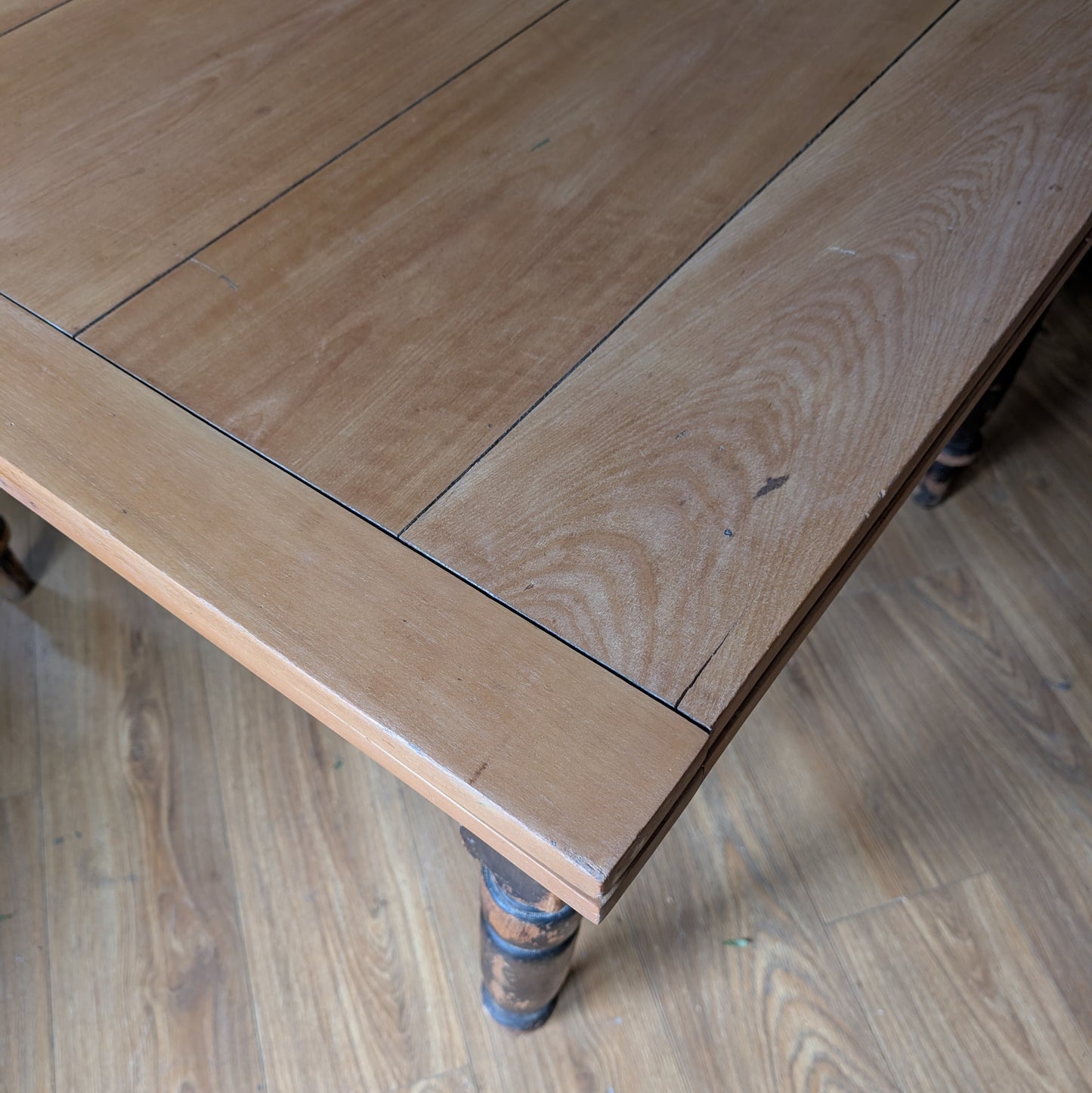 Victorian Scrub Top Kitchen Table
