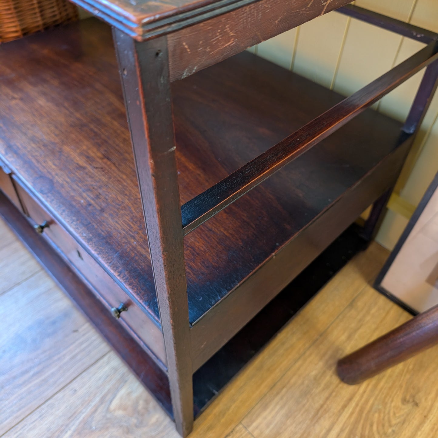 Georgian Etagere