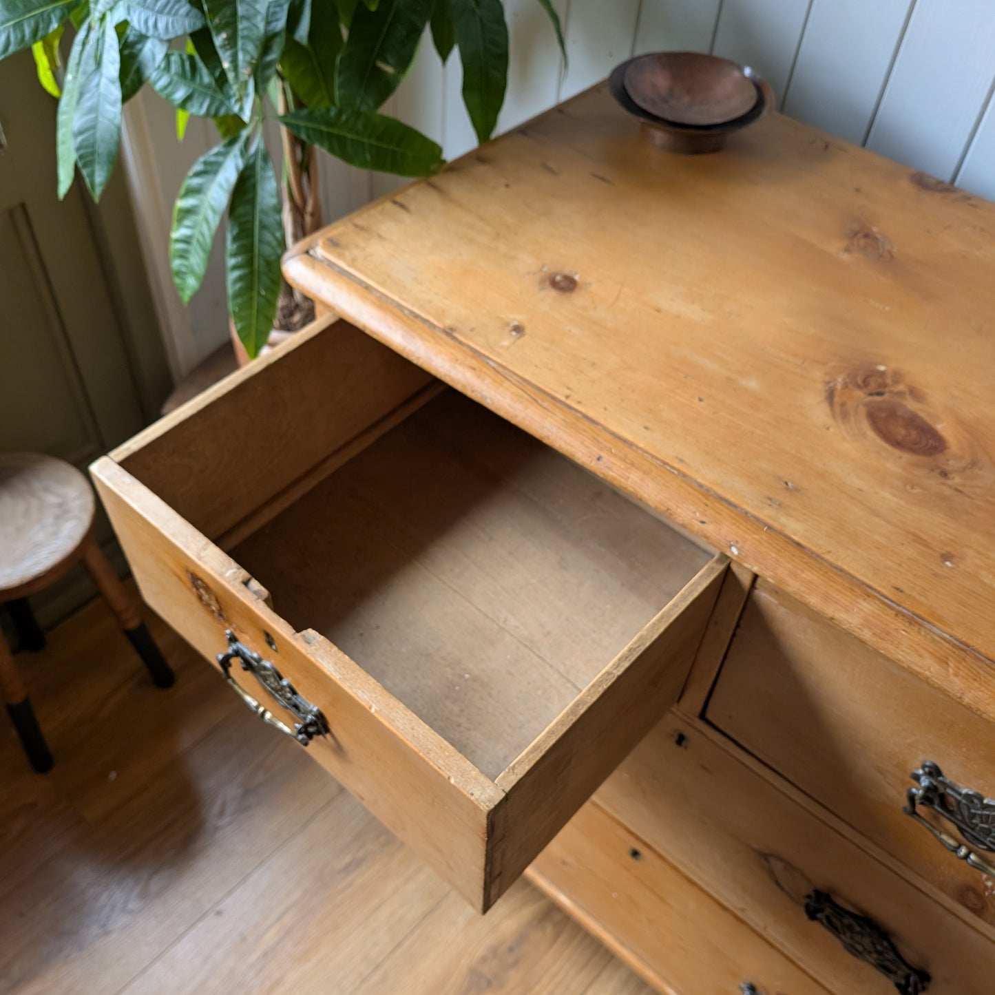 Small Victorian Pine Chest of Drawers