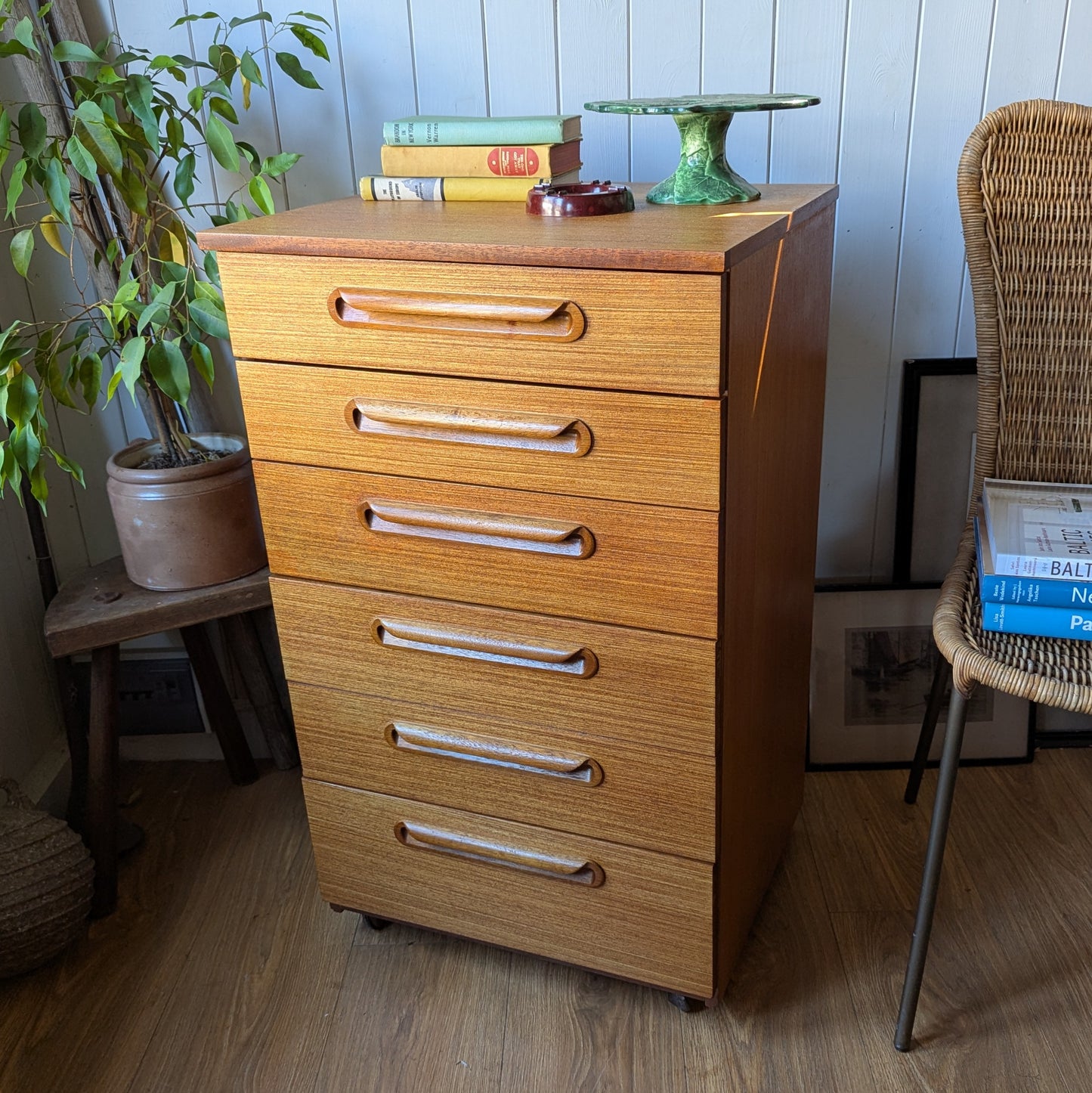 Mid Century Chest of Drawers