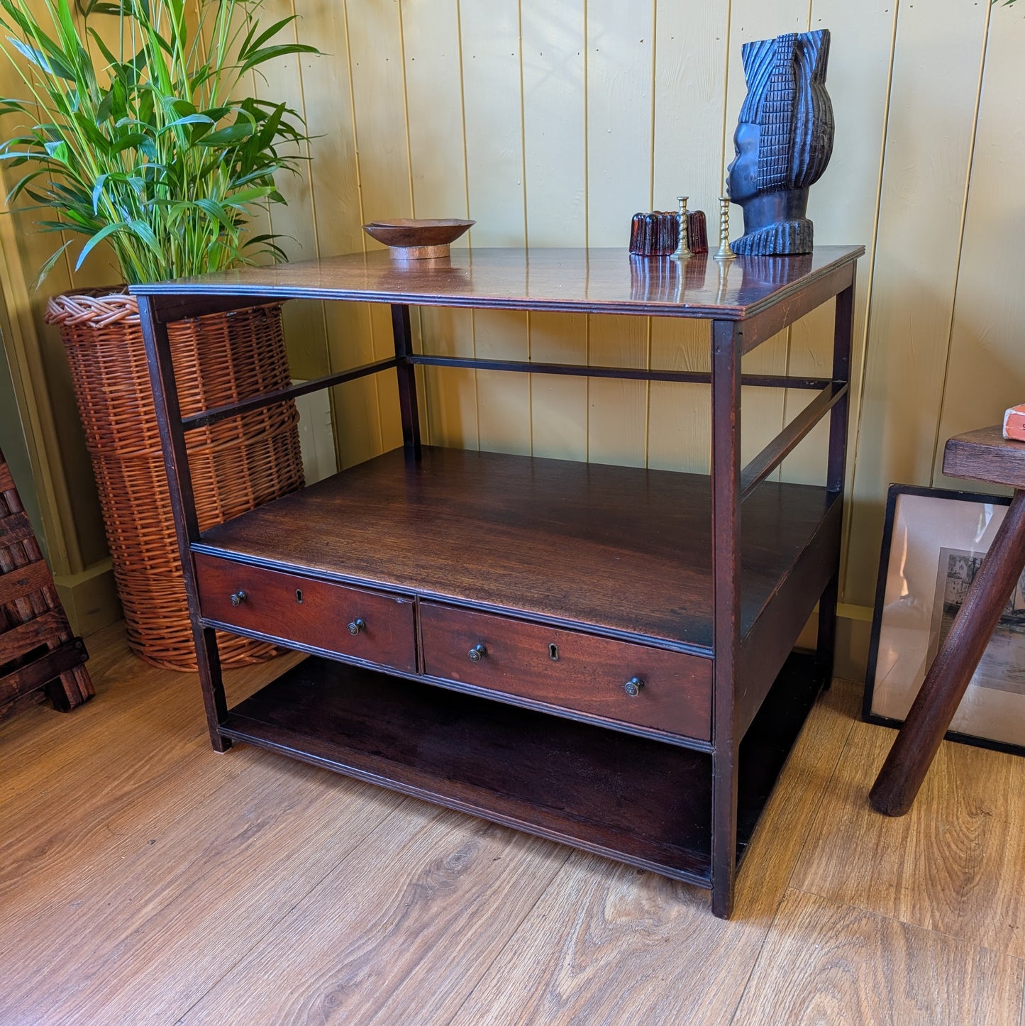 Georgian Etagere