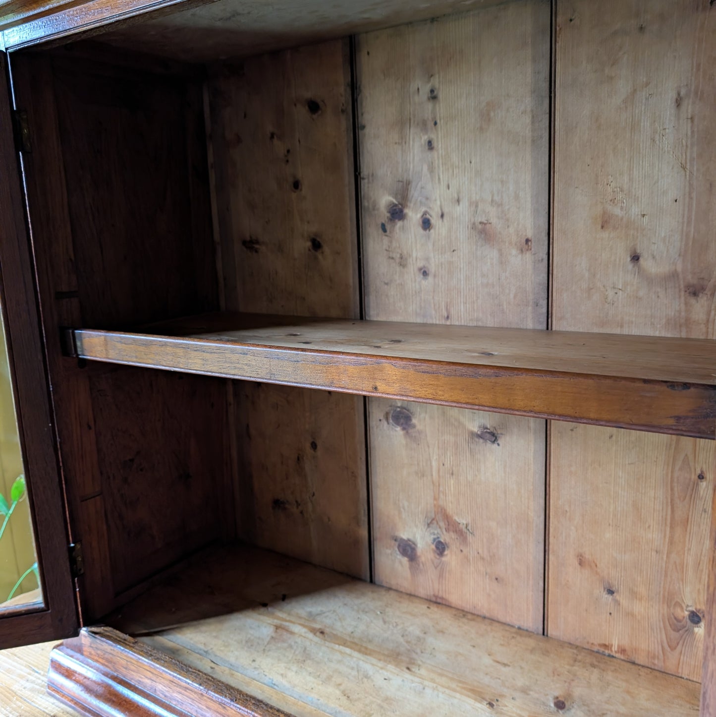 Antique Countertop Glazed Cabinet