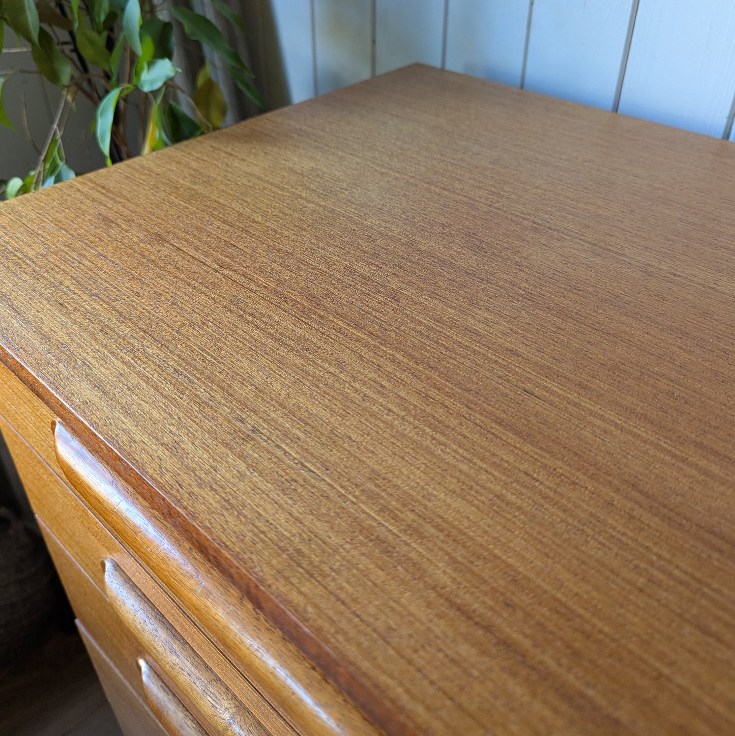 Mid Century Chest of Drawers