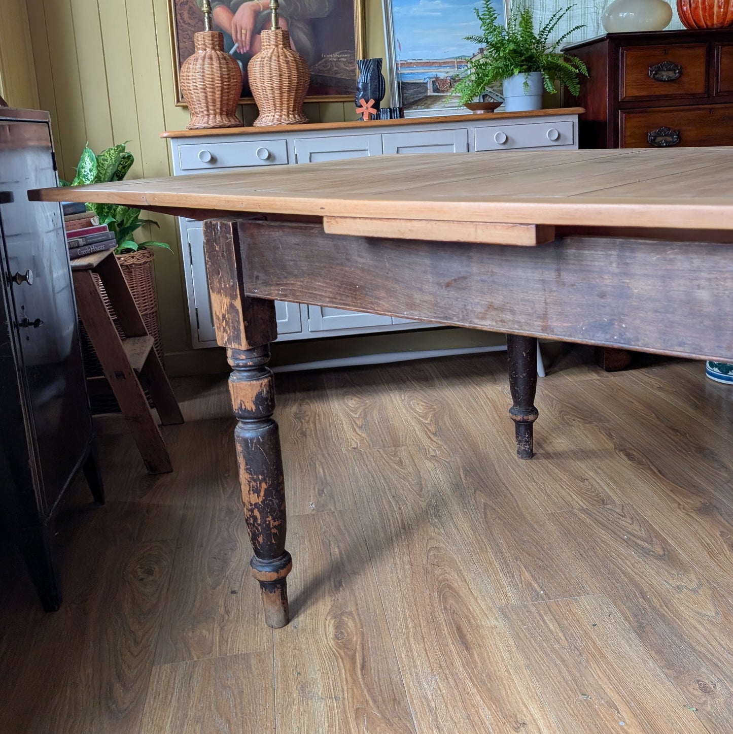 Victorian Scrub Top Kitchen Table