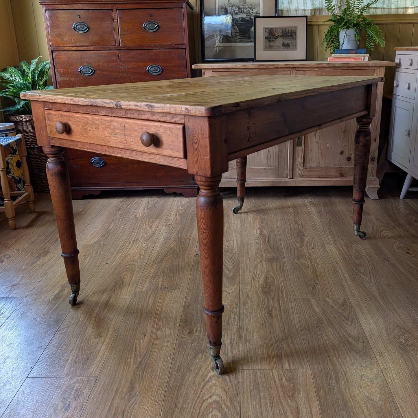 Victorian Pine Table with Chapel Chairs