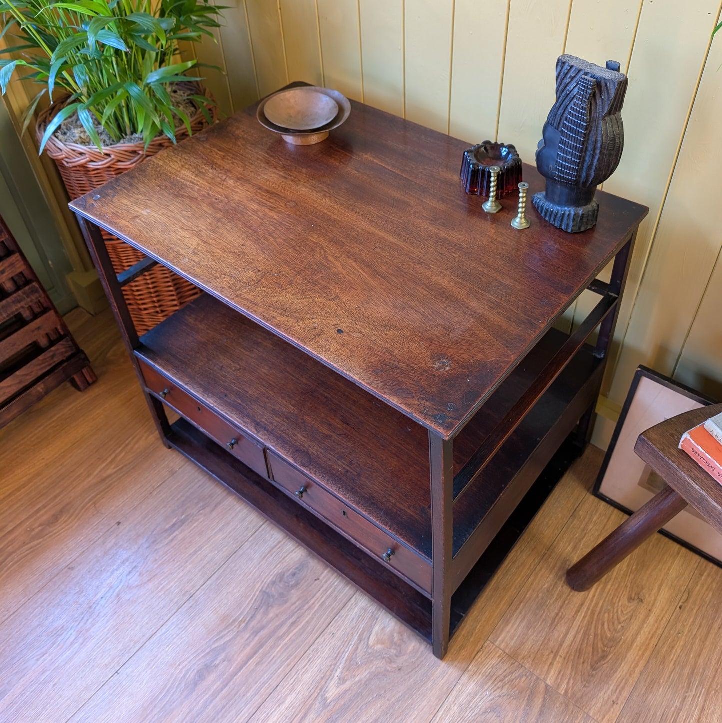 Georgian Etagere