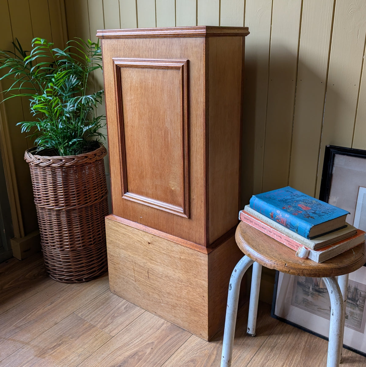 Vintage Oak Plinth