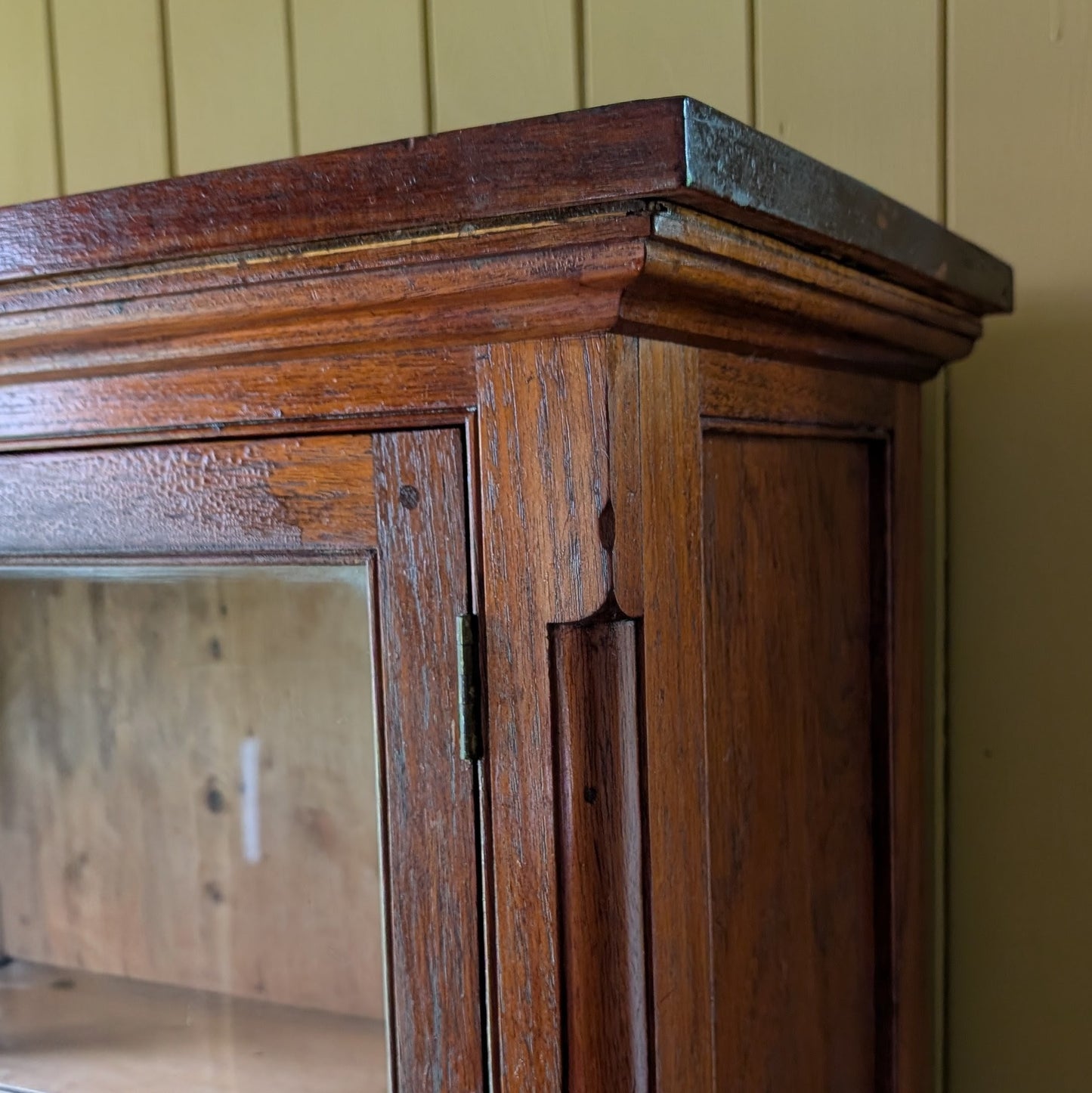 Antique Countertop Glazed Cabinet