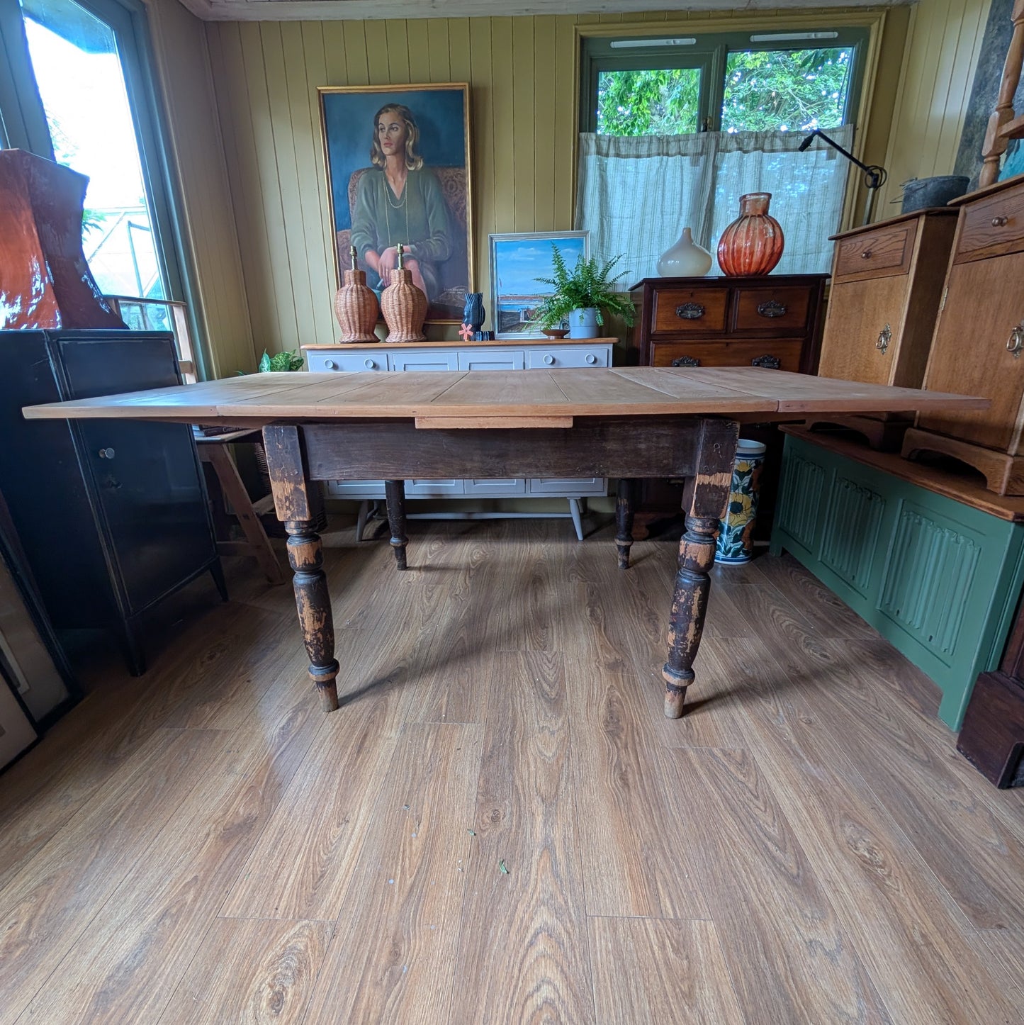Victorian Scrub Top Kitchen Table