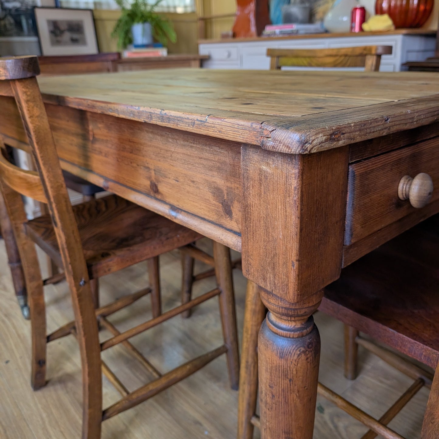 Victorian Pine Table with Chapel Chairs