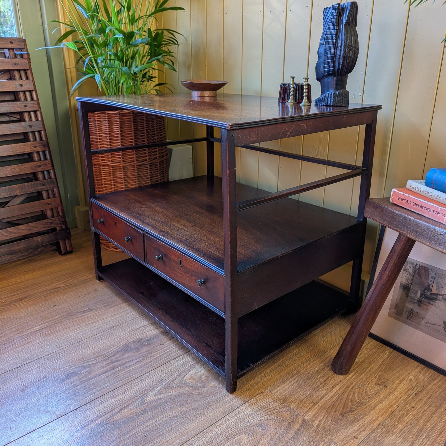 Georgian Etagere