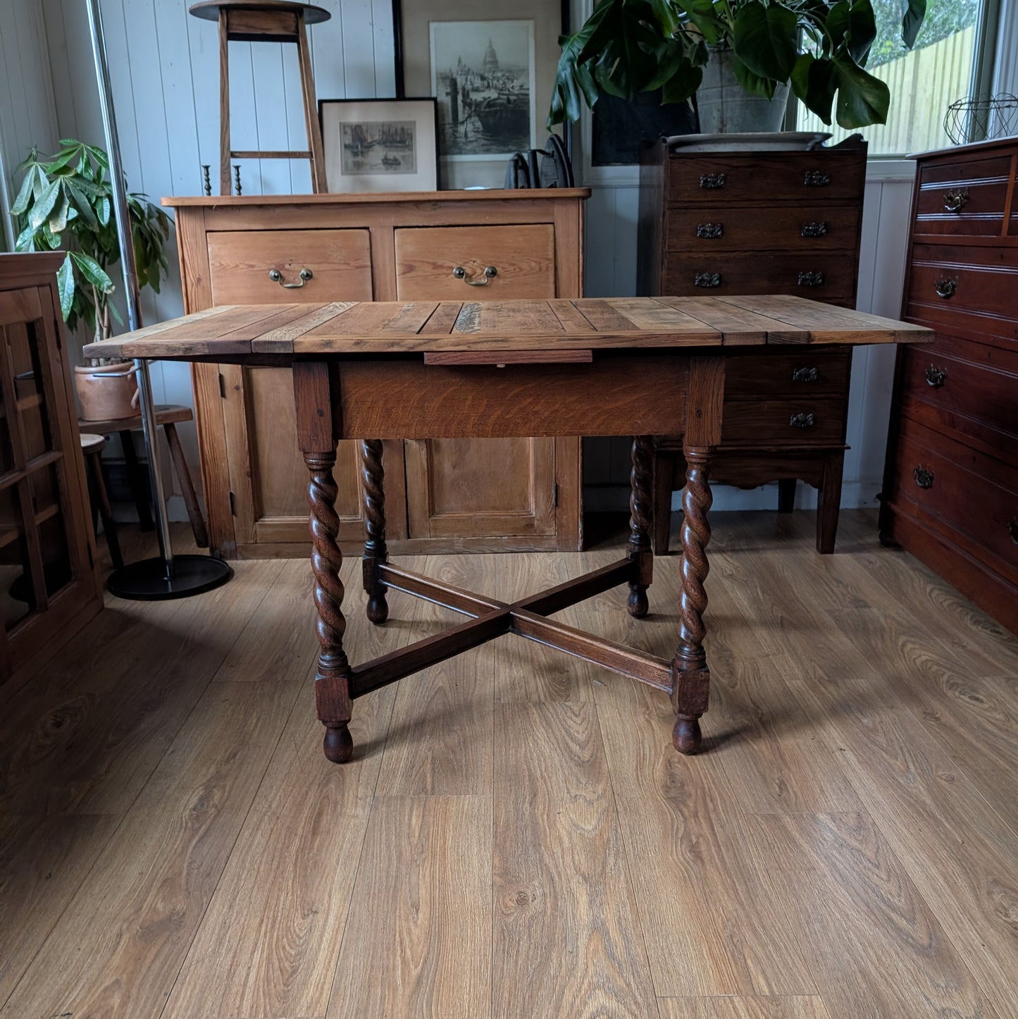 Small Oak Draw Leaf Table