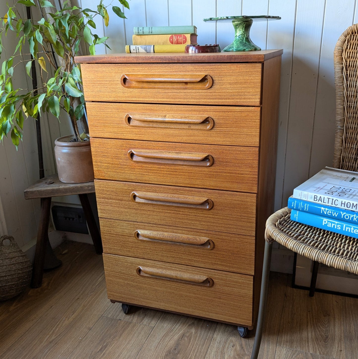 Mid Century Chest of Drawers