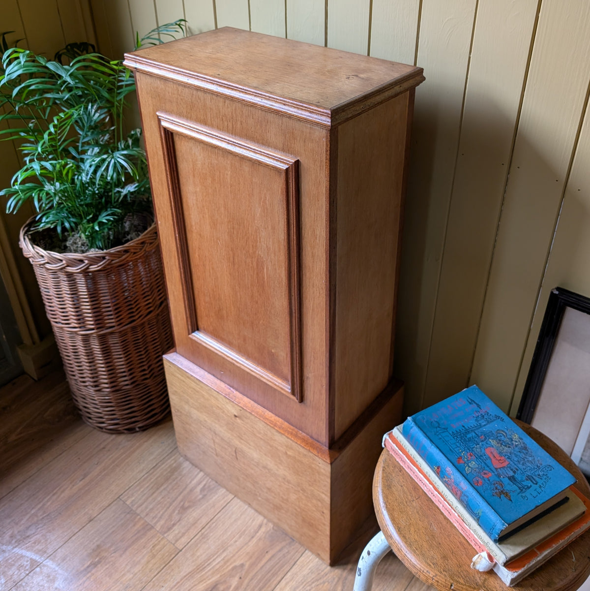 Vintage Oak Plinth