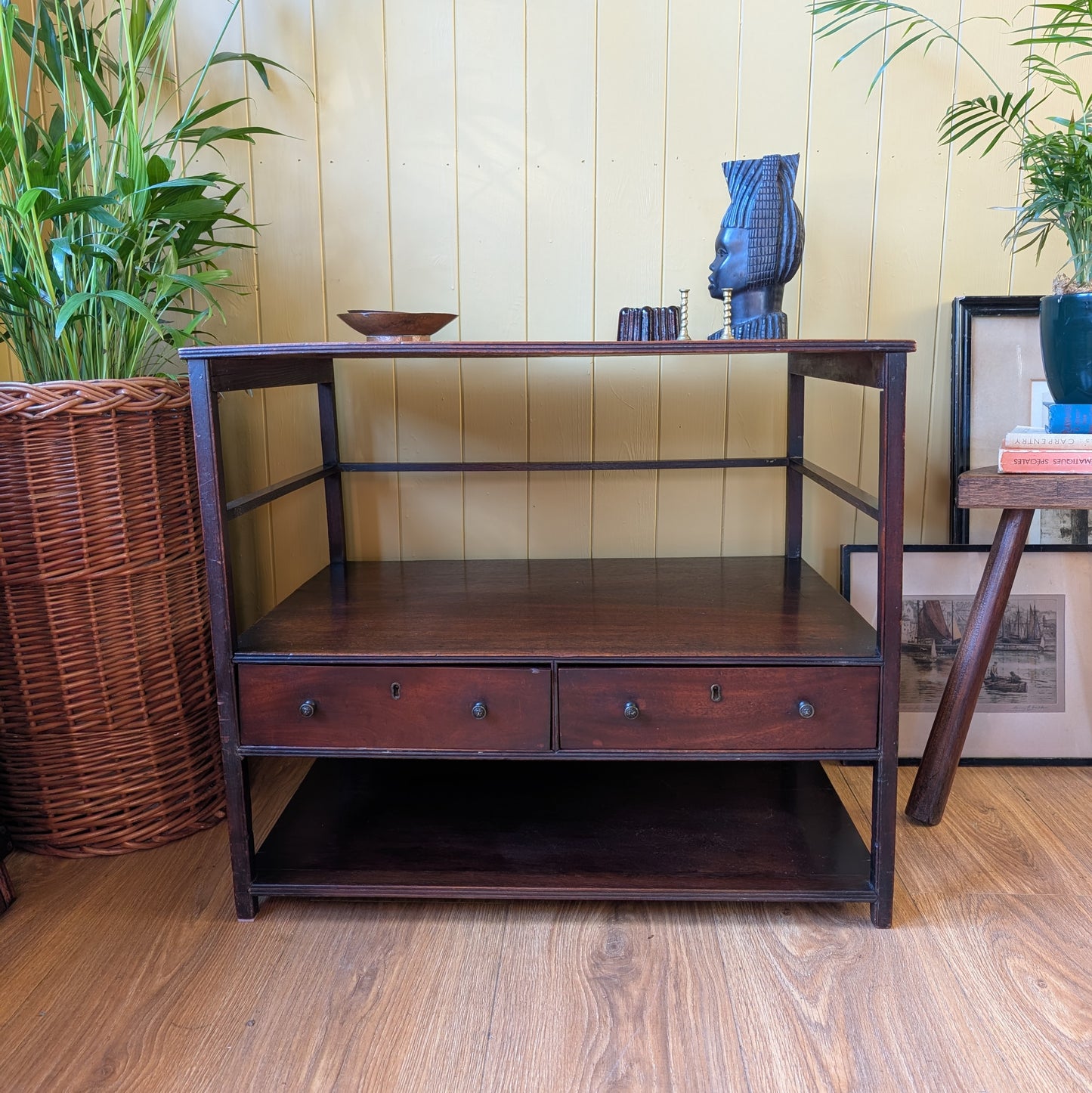 Georgian Etagere